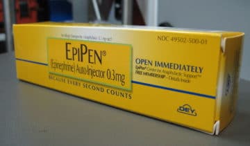 1280px-epi-pen_1